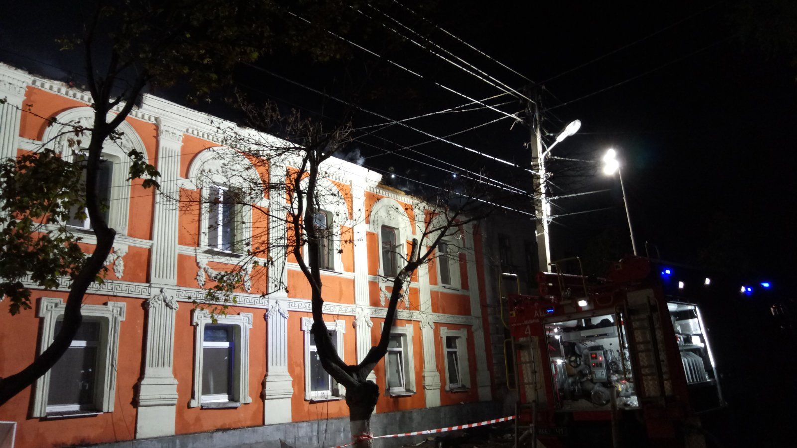 В жилом доме Харькова из-за пожара погибли два человека В жилом доме Харькова из-за пожара погибли два человека