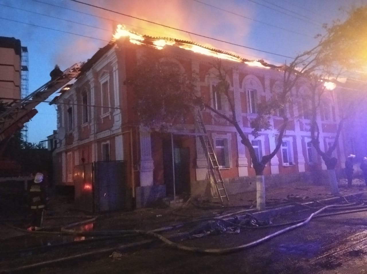 В жилом доме Харькова из-за пожара погибли два человека В жилом доме Харькова из-за пожара погибли два человека