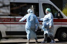 Не лише лікарям. Данілов розповів про виплати співробітникам медичної сфери Не лише лікарям. Данілов розповів про виплати співробітникам медичної сфери