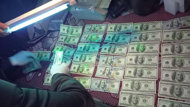 Взял $3,5 тыс. за уклонение от призыва: в Кропивницком задержали чиновника ДБР затримання співробітника ДМС