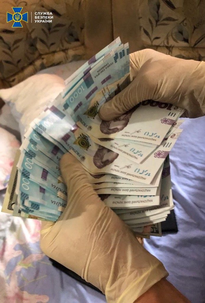 Следили за людьми: СБУ разоблачила группировку, в которую входили действующие правоохранители затримання міжрегіонального угрупування