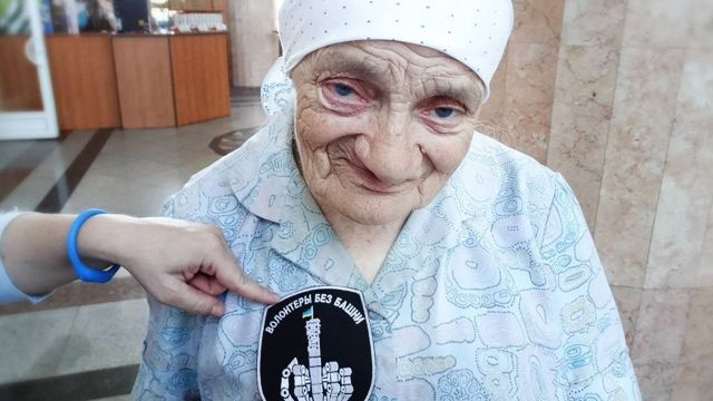 Найстарша волонтерка України: померла Людмила Савченко