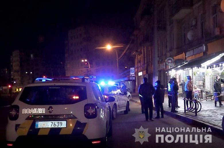 Заколол ножом посреди улицы: в Киеве задержали иностранца за убийство мужчины вбивство чоловіка у києві