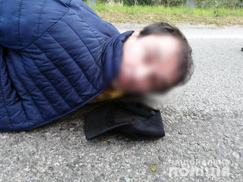 Заколол ножом посреди улицы: в Киеве задержали иностранца за убийство мужчины вбивство чоловіка у києві