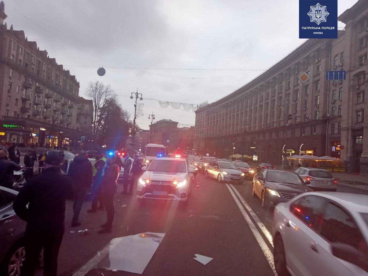 Давил людей и трощил авто — фото и видео смертельного ДТП на Майдане ДТП на Майдане Независимости в Киеве 30 октября (ФОТО и ВИДЕО)