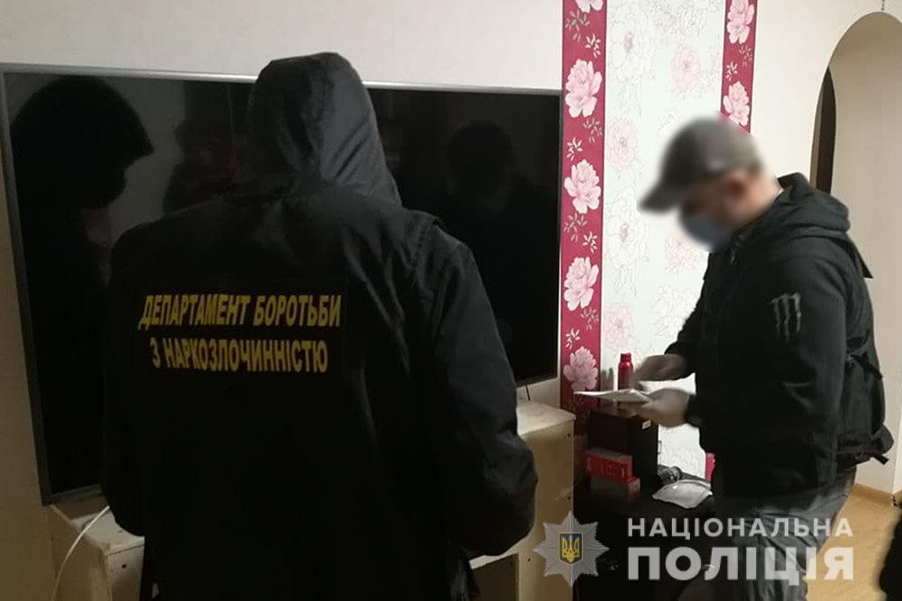 Изготавливали более 50 кг метадона ежемесячно: на Киевщине разоблачили нарколабораторию нарколабораторія