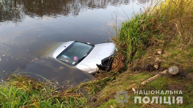 На Житомирщині з річки дістали авто з тілами чоловіка та хлопчика