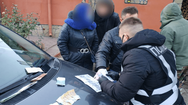 Расклеивал объявления в саунах и гостиницах: в Запорожье задержали сутенера затримання сутенера
