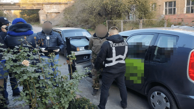 Расклеивал объявления в саунах и гостиницах: в Запорожье задержали сутенера затримання сутенера