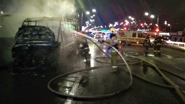 Остался только корпус: в Киеве полностью сгорела маршрутка