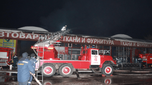 Крупный пожар в ТЦ Харькова: огонь уничтожил 25 магазинов пожежа у ТР Барбашово (Харків)