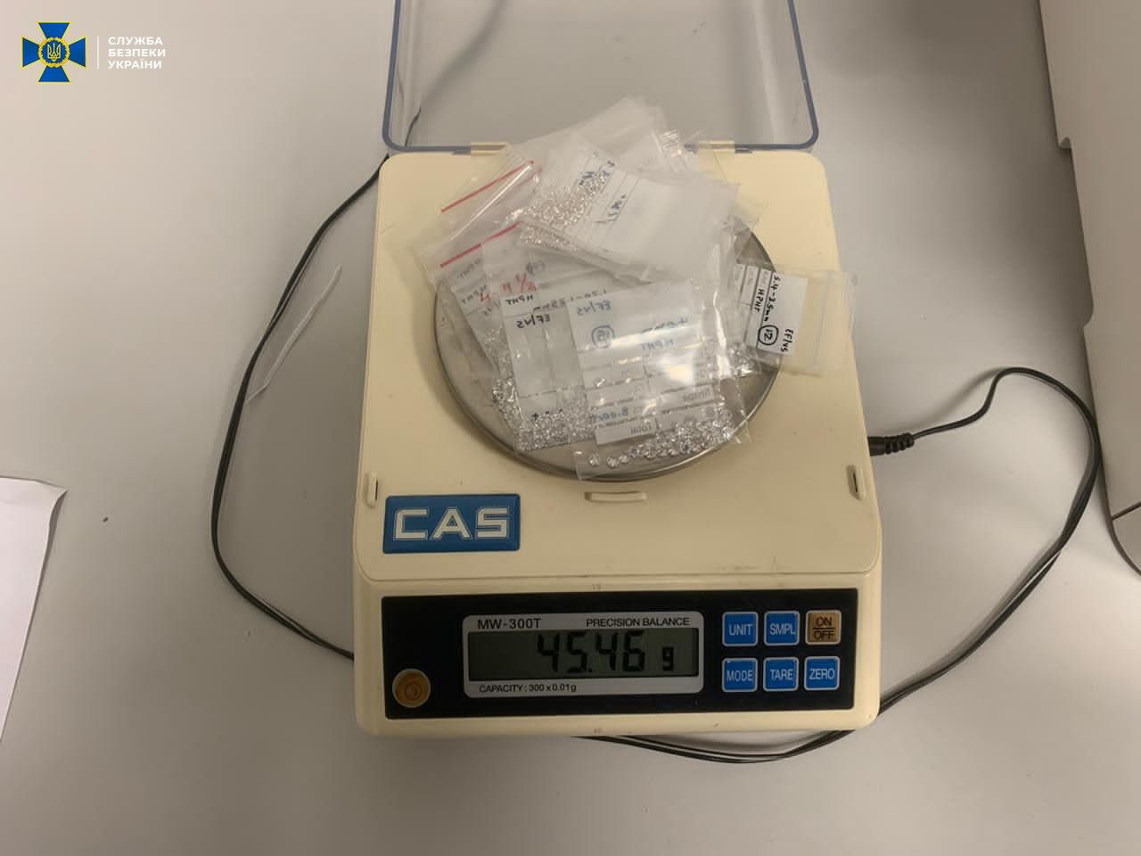 В Борисполе задержали очередную партию контрабандных бриллиантов на 17 млн грн В Борисполе задержали очередную партию контрабандных бриллиантов на 17 млн грн