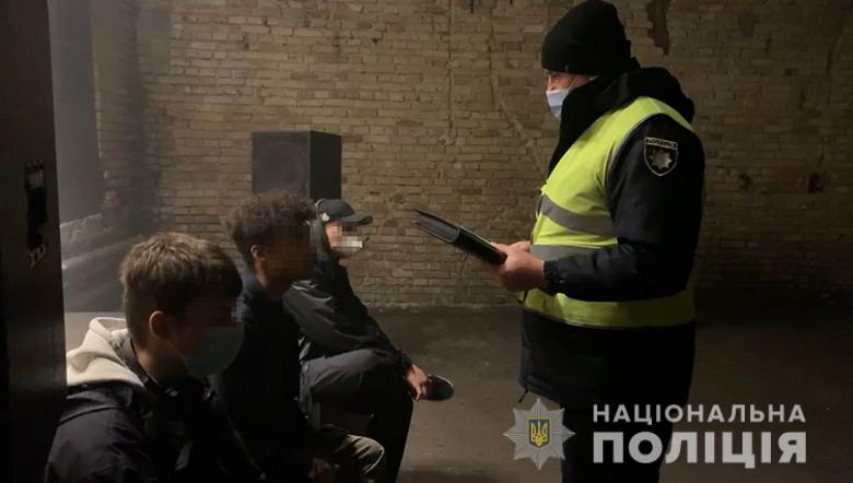 Владелец и гости оштрафованы: в Киеве ночной клуб работал несмотря на карантин Владелец и гости оштрафованы: в Киеве ночной клуб работал несмотря на карантин