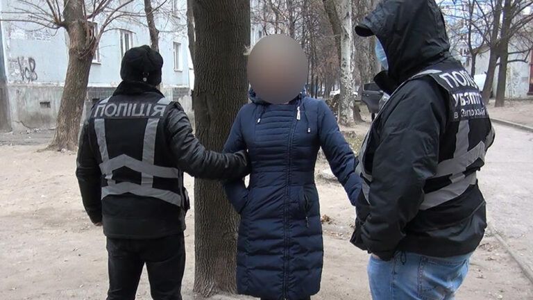 Торгівля людьми: у Запоріжжі жінка продала сина для жебракування