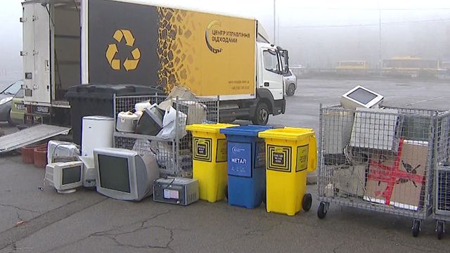 Мобільні пункти прийому старої техніки: як у Києві утилізують електроніку