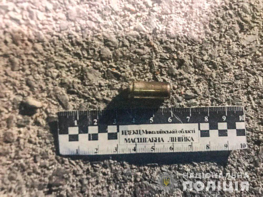 В Николаеве мужчина стрелял в подростка возле спортивного комплекса В Николаеве мужчина стрелял в подростка