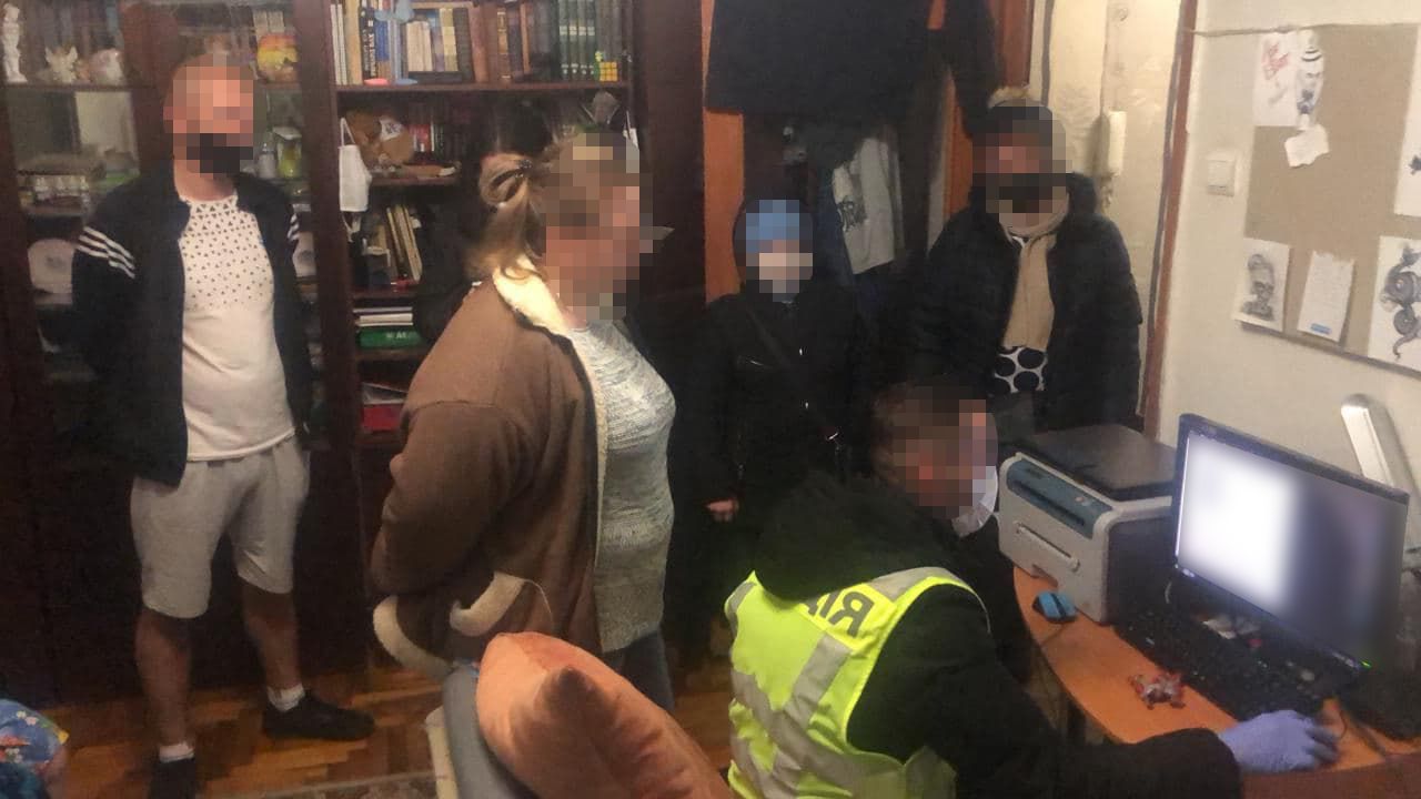 В Киеве супруги организовали бизнес по оказанию интимных услуг В Киеве супруги организовали бизнес по оказанию интимных услуг