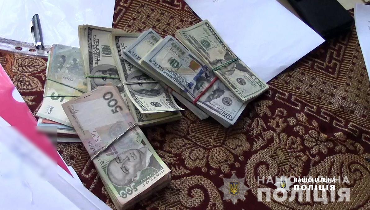 Украли 5,5 млн на закупках соли для дорог: в Виннице будут судить ч... Украли 5,5 млн на закупках соли для дорог: в Виннице будут судить чиновников горсовета