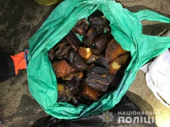 Видобуток бурштину в Рівному – вага каміння
