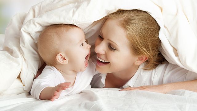 Дитина з мамою