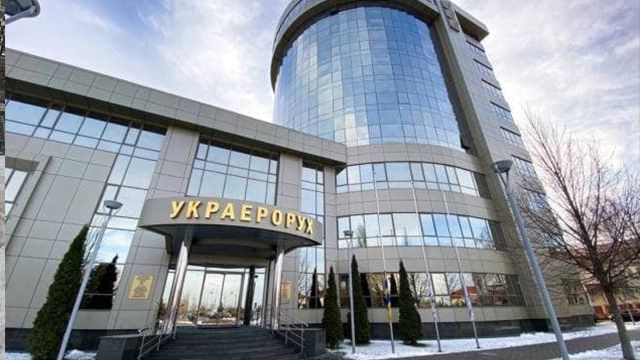 Заборгували мільйони: прокуратура взялася за сім авіакомпаній