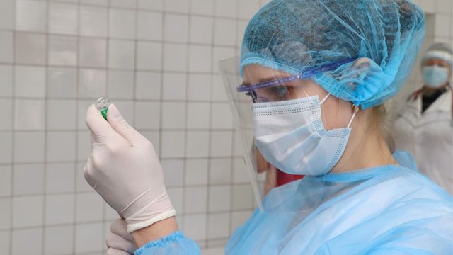 Вакцинация от Covid-19: сколько украинцев записались в очередь