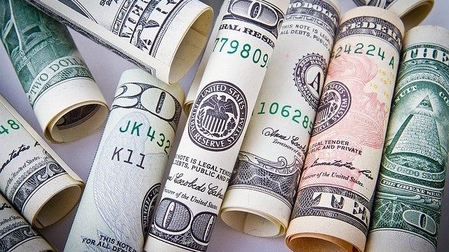 При каких условиях курс доллара в Украине может вырасти до 50 грн/1$: объяснение аналитика
