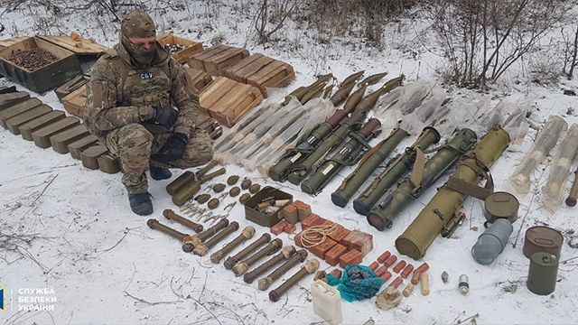 На Луганщині СБУ виявили схованку бойовиків