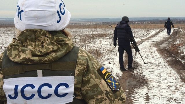 На Донбасі підірвався автомобіль з українськими військовими &ndash; дев&rsquo;ять постраждалих