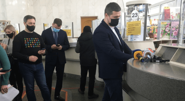 Переводы и посылки от 5 тыс. грн: Укрпочта начала принимать е-документы в Дие Фото 1 Федоров на Укрпошті