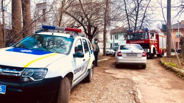 На Прикарпатье мужчина убил товарища и угрожал самоубийством