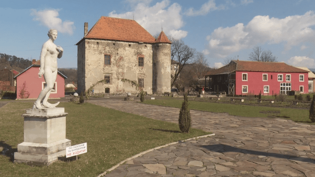 Уникальный Чинадиевский замок на Закарпатье: почему на грани закрытия и кто спасает