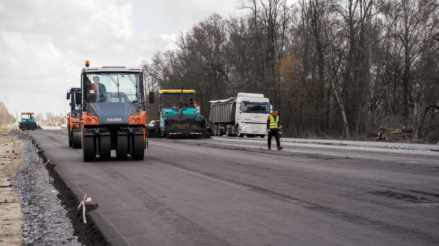 Велике будівництво: на Чернігівщині капітально оновлюють міжнародну трасу М-01
