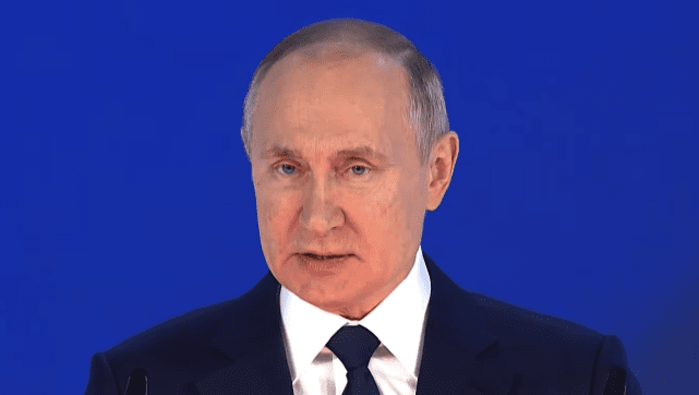 Путін відповів на заяву Макрона про червонії лінії