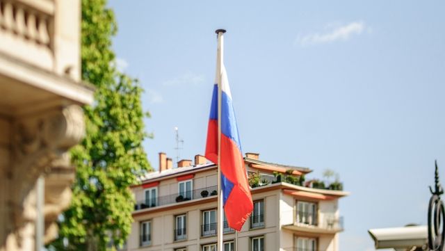 В Чехии снова облили кетчупом российское консульство