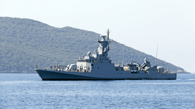 Агресія Росії – два військові кораблі РФ залишилися в Чорному морі