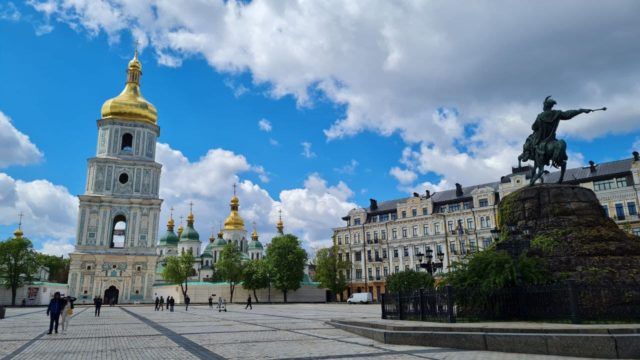 Со шрифтом Брайля: возле Софийского собора в Киеве появилась его маленькая копия