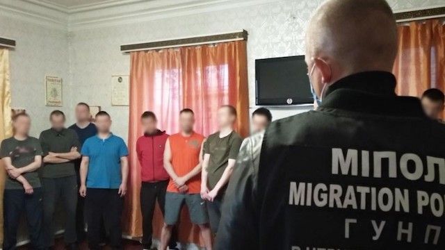 Тримали в рабстві 21 людину – в Чернігові викрили банду