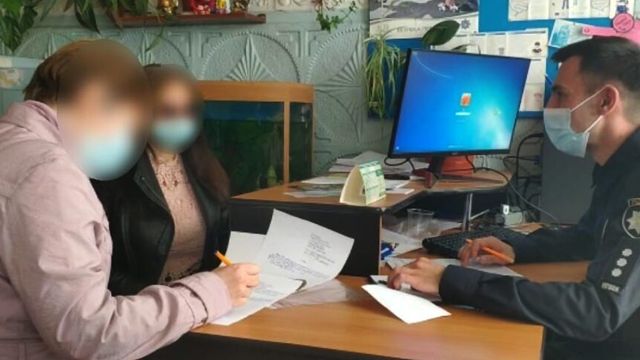 Толпой на одну: в Белой Церкви девушки сняли на видео избиение 13-летней школьницы Фото 1 Толпой на одну: в Белой Церкви девушки сняли на видео избиение 13-летней школьницы Фото 1