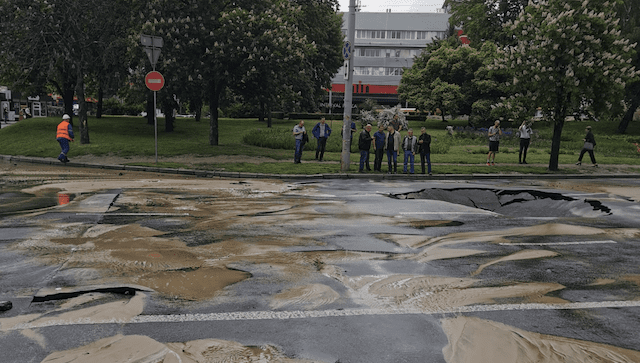 Потоп біля Ocean Plaza в Києві – знову прорвало водопровід