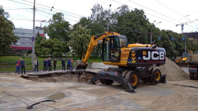 Прорив водопроводу у Києві на вулиці Антоновича: що відбувається зараз біля Ocean Plaza