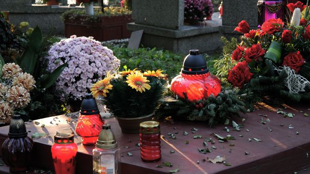 Пили на могилах: на Одесчине после замечания стреляли в супружескую пару пенсионеров