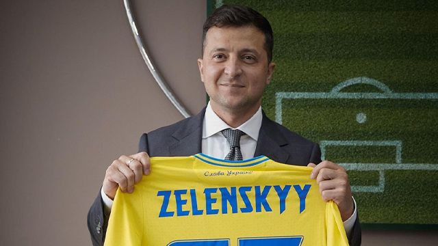 Зеленский примерил форму сборной Украины (ФОТО)