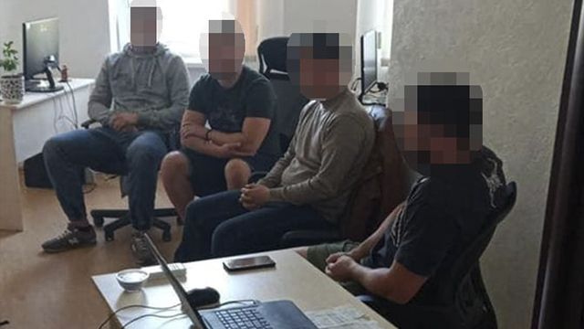 В Киеве задержали черных коллекторов, которые выбивали долги — ФОТО