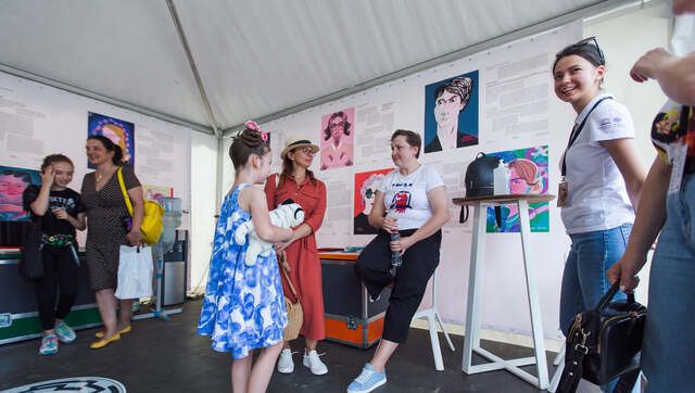 Наука - це вона