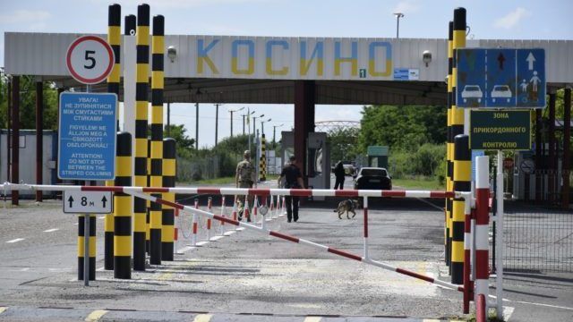 Угорщина на місяць зачиняє два пункти пропуску на кордоні з Україною