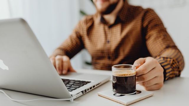 Житель Донецької області скачував дитяче порно через сусідський WiFi-роутер