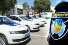 Избили дубинками и отобрали деньги: двух полицейских охраны подозревают в превышении полномочий
