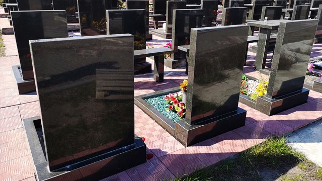 У Києві місця на закритих кладовищах продавали за $8 тис.