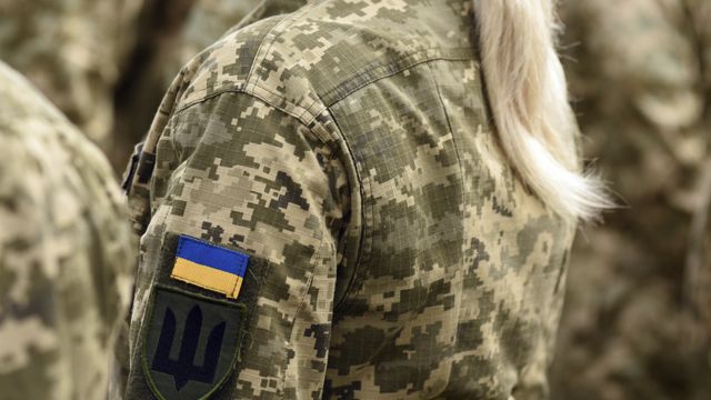 жінка військовослужбовець